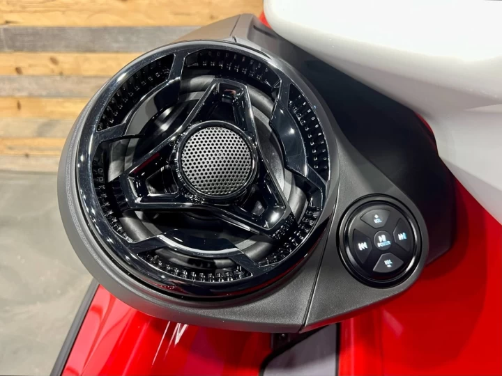 2024 BRP SEA-DOO RXP-X 325 HP + IBR + VTS + AUDIO PREMIUM + ENSEMBKE TECHNOLOGIE + 0 HR + MODELE & COULEUR RARE 