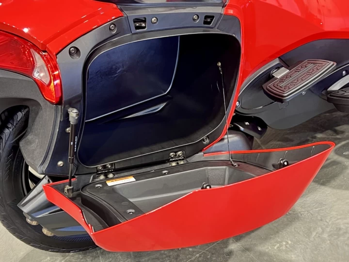 2013 BRP CAN-AM SPYDER RT-S SE-5 (SEMI-AUTOMATIQUE) + SEULEMENT 36719 KM 