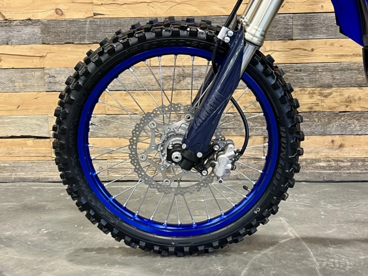 2023 YAMAHA YZ 250 FX EFI + SEULEMENT 8 HR D'UTILISATION + MODELE RARE ENDURO - CROSS 
