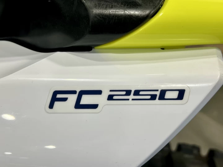 2023 HUSQVARNA FC 250 EFI + MX-MOTOCROSS + 4 TEMPS + 100 HR + CONDITION A1 