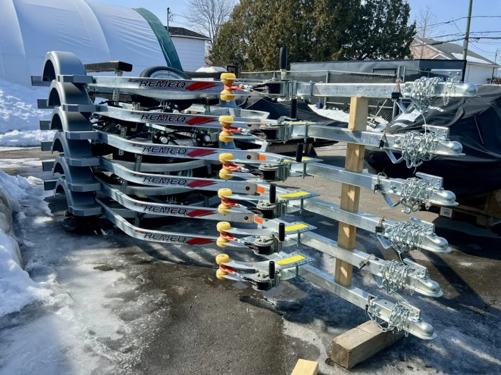 2024 BRP SEA-DOO WAKE 170 H.P + I.B.R + V.T.S + I.D.F + 3 PASSAGERS + 35 HR + GARANTIE + CONDITION A1 