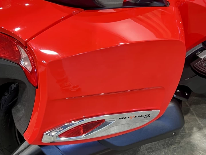 2013 BRP CAN-AM SPYDER RT-S SE-5 (SEMI-AUTOMATIQUE) + SEULEMENT 36719 KM 
