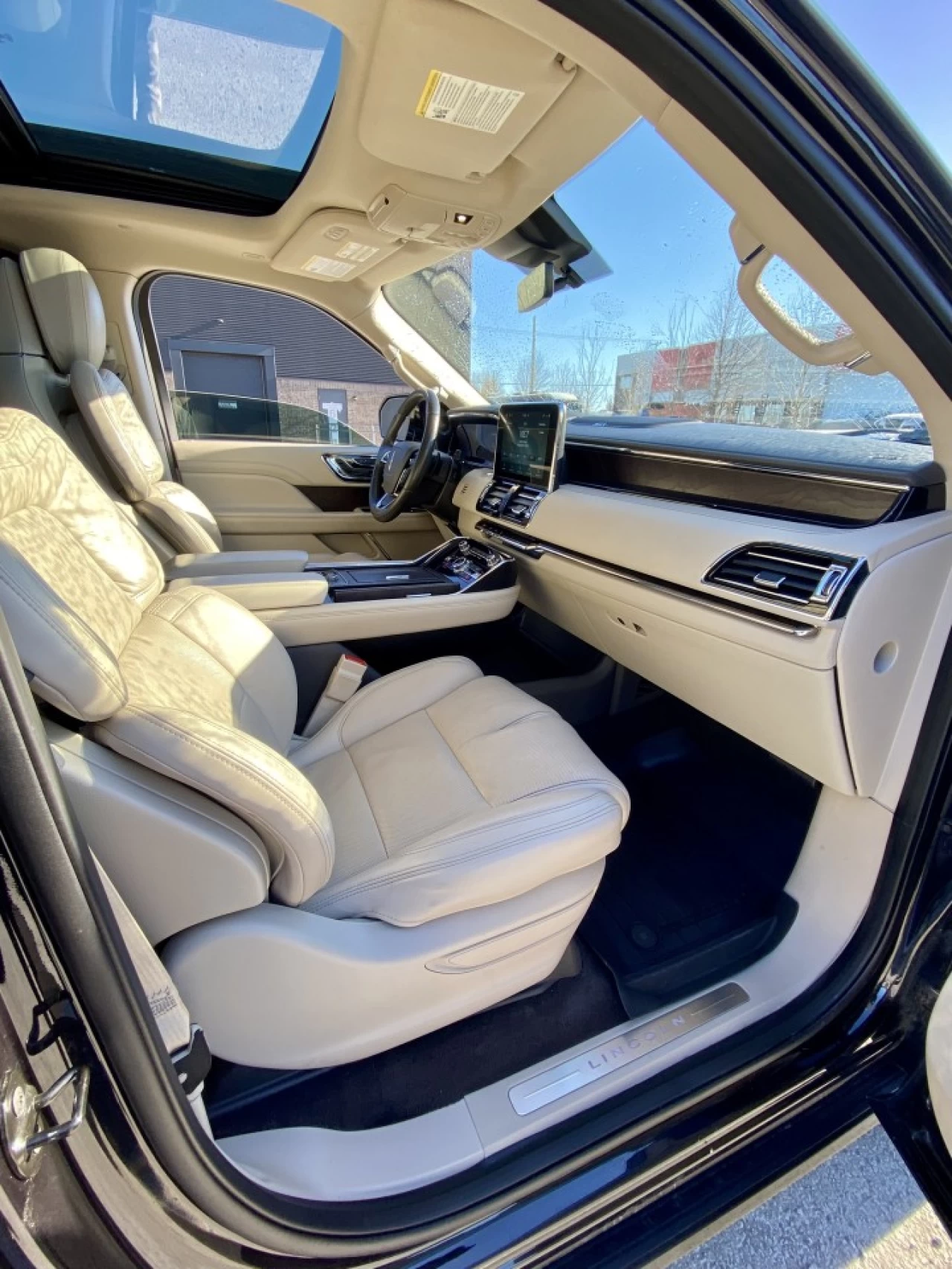2021 LINCOLN NAVIGATOR EDITION RESERVE + MAGS 22'' + 7 PASSAGERS + TOUTE ÉQUIPÉE  Image principale