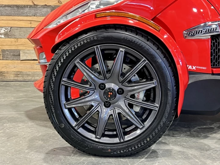 2013 BRP CAN-AM SPYDER RT-S SE-5 (SEMI-AUTOMATIQUE) + SEULEMENT 36719 KM 