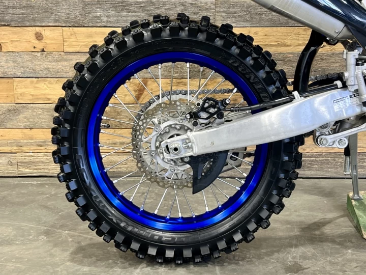 2023 YAMAHA YZ 250 FX EFI + SEULEMENT 8 HR D'UTILISATION + MODELE RARE ENDURO - CROSS 