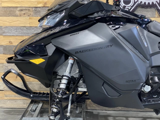 BRP SKI-DOO RENEGADE BACKCOUNTRY STD 850 E-TEC 146'' X 1.75''  2022
