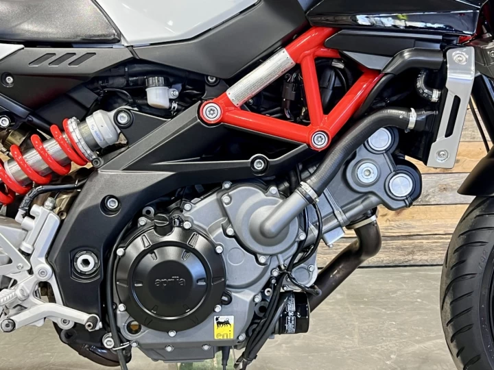 2013 APRILIA SHIVER 750 EFI + SEULEMENT 39486 KM + CONDITION IMPECCABLE 