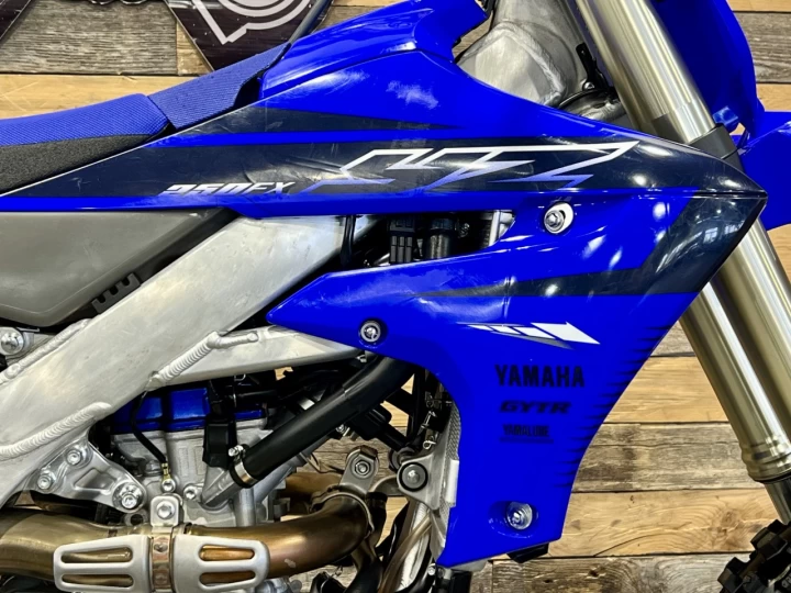 2023 YAMAHA YZ 250 FX EFI + SEULEMENT 8 HR D'UTILISATION + MODELE RARE ENDURO - CROSS 