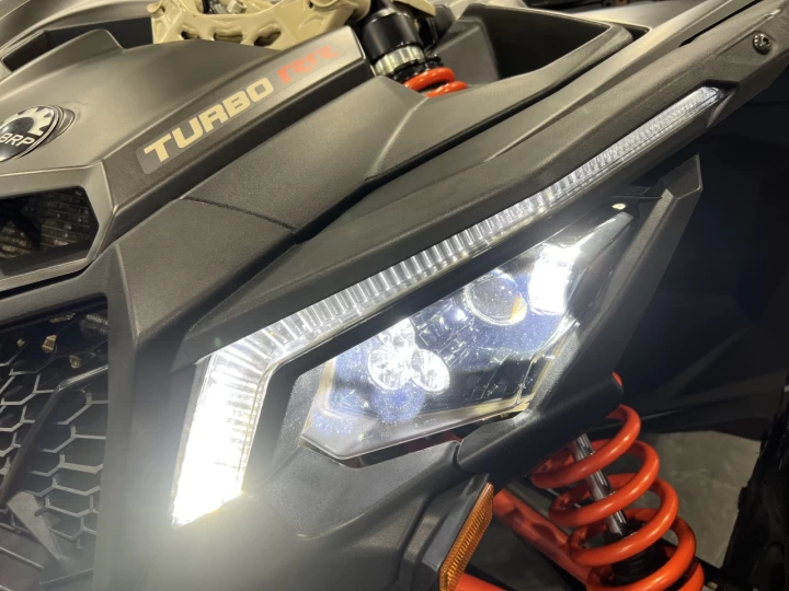 2023 BRP CAN-AM MAVERICK MAX X3 X-DS TURBO RR 200 H.P + D.P.S + 4X4 + FOX + 4 PASSAGERS 