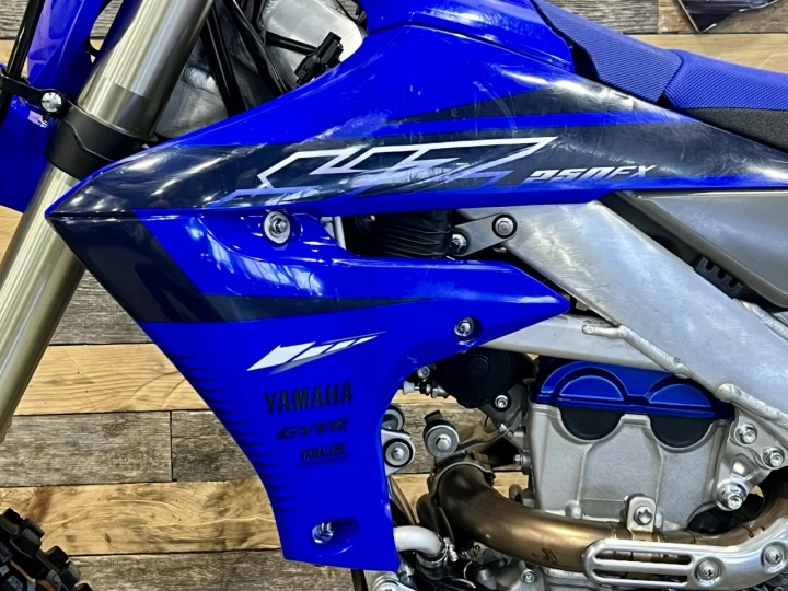 2023 YAMAHA YZ 250 FX EFI + SEULEMENT 8 HR D'UTILISATION + MODELE RARE ENDURO - CROSS 