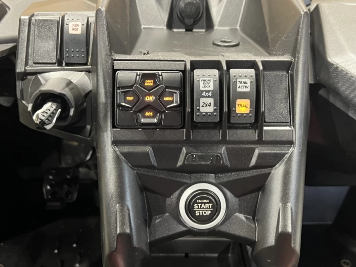 2023 BRP CAN-AM MAVERICK MAX X3 X-DS TURBO RR 200 H.P + D.P.S + 4X4 + FOX + 4 PASSAGERS 