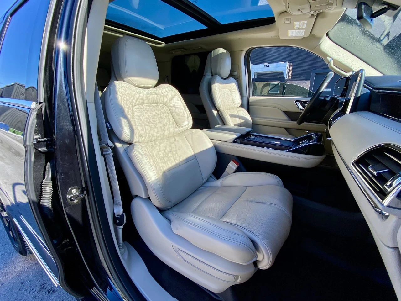 2021 LINCOLN NAVIGATOR EDITION RESERVE + MAGS 22'' + 7 PASSAGERS + TOUTE ÉQUIPÉE  Image principale