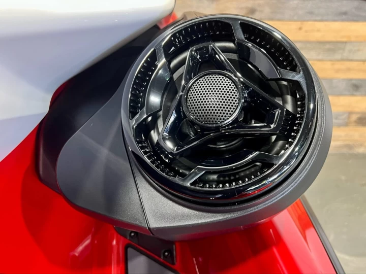 2024 BRP SEA-DOO RXP-X 325 HP + IBR + VTS + AUDIO PREMIUM + ENSEMBKE TECHNOLOGIE + 0 HR + MODELE & COULEUR RARE 
