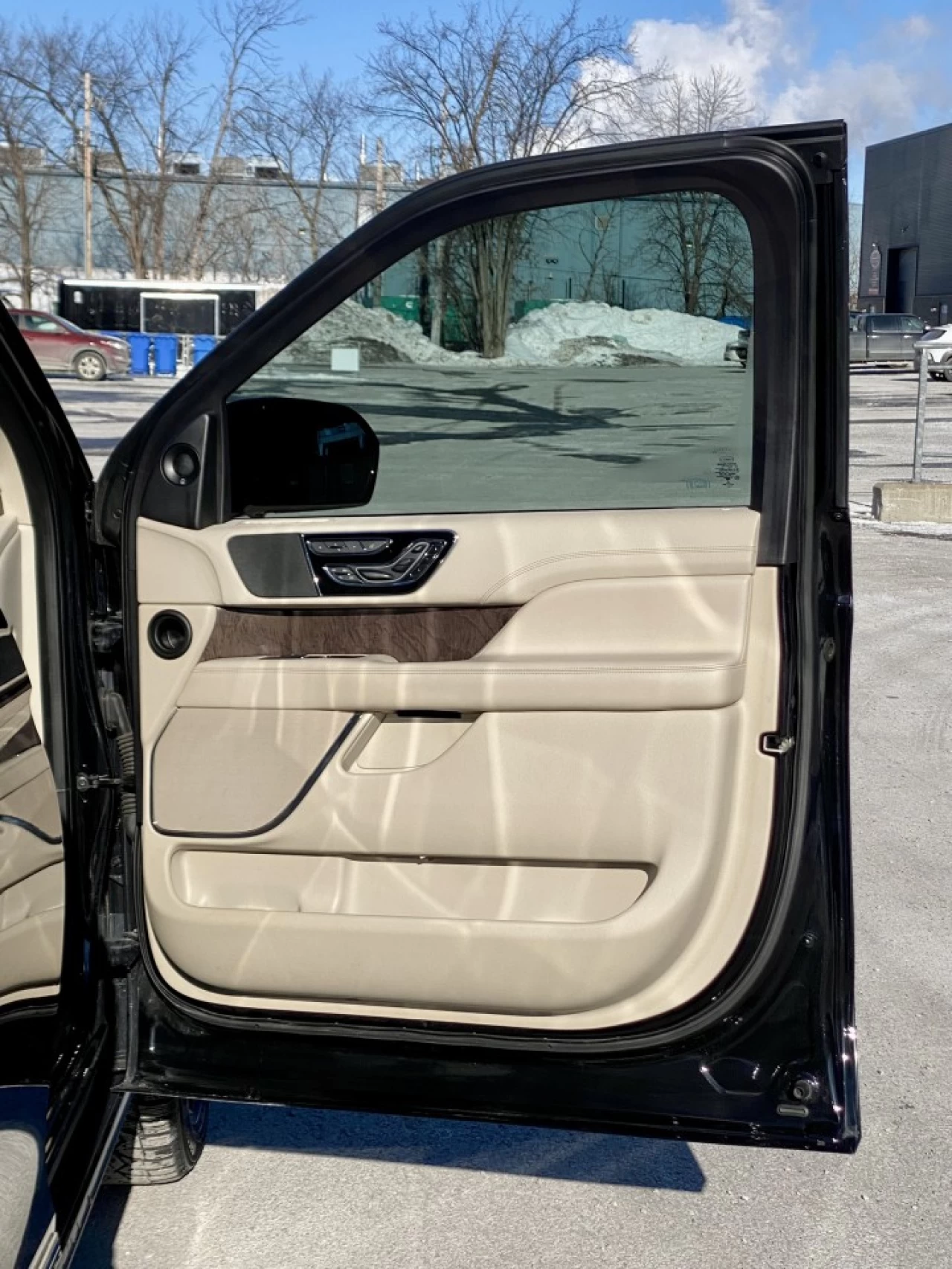 2021 LINCOLN NAVIGATOR EDITION RESERVE + MAGS 22'' + 7 PASSAGERS + TOUTE ÉQUIPÉE  Image principale