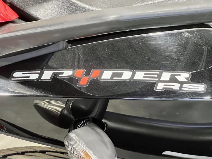 2010 BRP CAN-AM SPYDER RS ROADSTER SM-5 (MANUELLE A CLUTCH) + SEULEMENT 32285 KM 