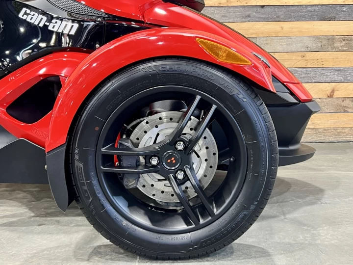 2010 BRP CAN-AM SPYDER RS ROADSTER SM-5 (MANUELLE A CLUTCH) + SEULEMENT 32285 KM 