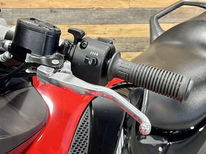 2010 BRP CAN-AM SPYDER RS ROADSTER SM-5 (MANUELLE A CLUTCH) + SEULEMENT 32285 KM 
