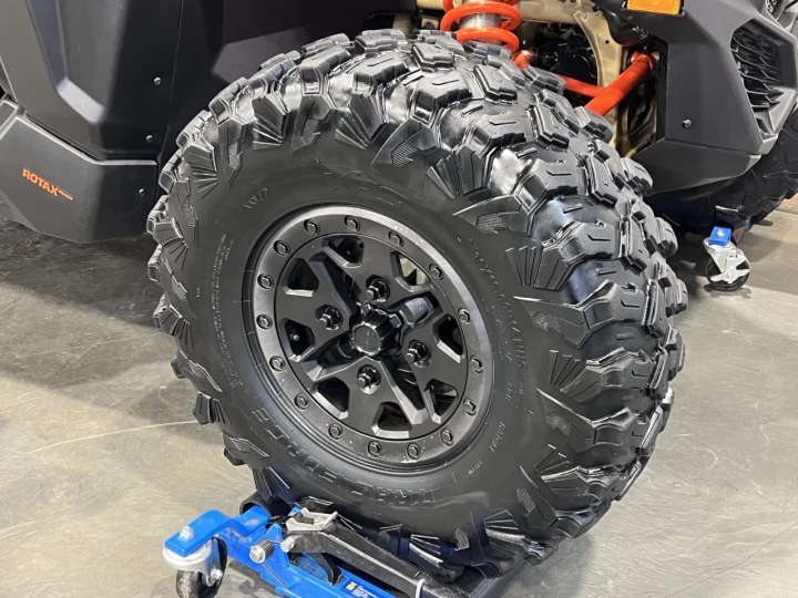 2023 BRP CAN-AM MAVERICK MAX X3 X-DS TURBO RR 200 H.P + D.P.S + 4X4 + FOX + 4 PASSAGERS 