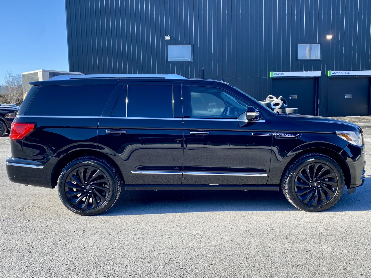 2021 LINCOLN NAVIGATOR EDITION RESERVE + MAGS 22'' + 7 PASSAGERS + TOUTE ÉQUIPÉE  Image principale