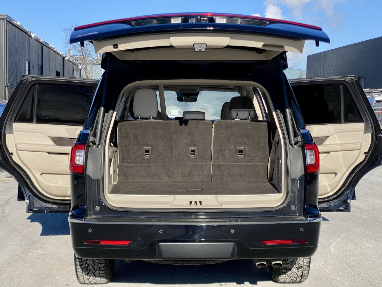 2021 LINCOLN NAVIGATOR EDITION RESERVE + MAGS 22'' + 7 PASSAGERS + TOUTE ÉQUIPÉE  Image principale